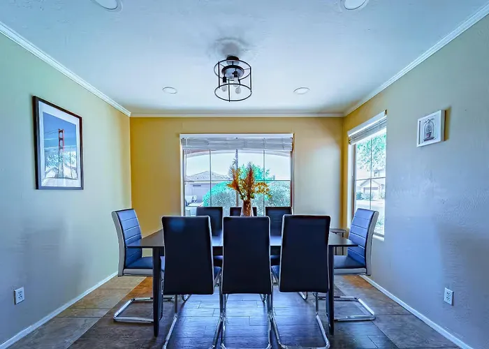 Spacious 4br Retreat Htd Pool Wifi Holiday home *