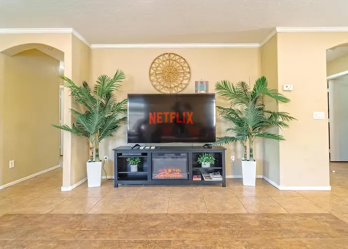 Holiday home Spacious 4br Retreat Htd Pool Wifi