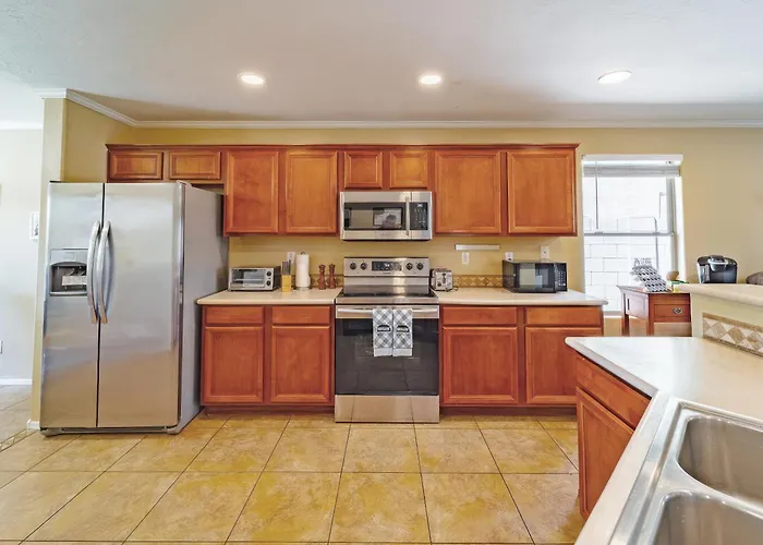 Spacious 4br Retreat Htd Pool Wifi Holiday home