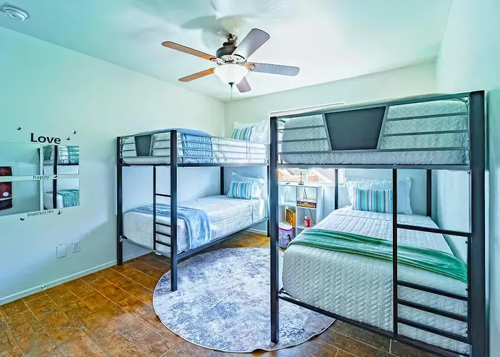 Spacious 4br Retreat Htd Pool Wifi Holiday home